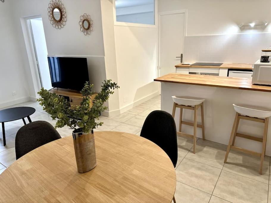 Le Nid Douillet Apartment Nimes Exterior photo